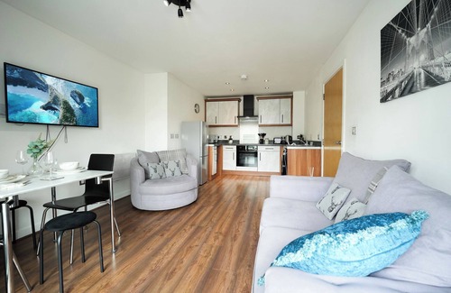 Bon-y-maen Apartment | Stylish 1 bedroom apartment sleeps 4