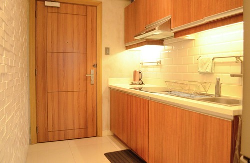 Barangay 670 Apartment | Stylish 1BR Near US Embassy & Luneta with Pool & Gym