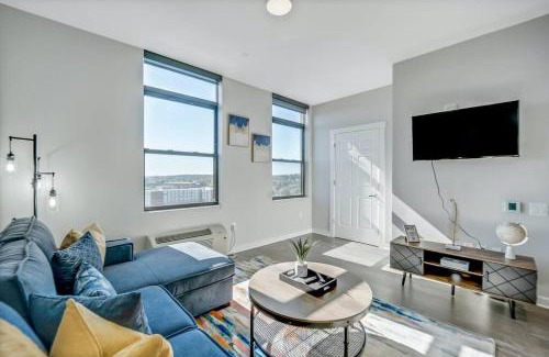 Hackensack Apartment | Stylish 1br Unit. Parking. Easy Ride to NYC