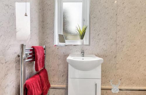 Church Gresley Apartment | Stylish 2 Bed Home Perfect for Families & Work Stays