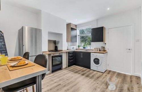 Church Gresley Apartment | Stylish 2 Bed Home Perfect for Families & Work Stays