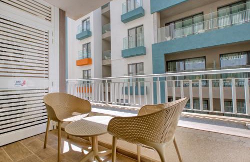 Qawra Apartment | Stylish 2-Bedroom Apartment Near the Sea