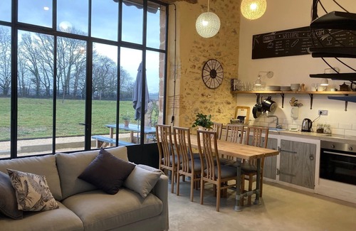 Marsales House | Stylish 2 bedroom loft style apartment with shared pool in Dordogne,