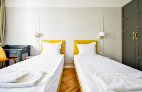Sofia City Center Apartment | Stylish 2BD with Balcony & Desk near Vitosha Blvd by Flat Mаnager