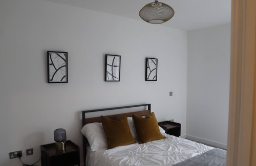 Deptford Condo | Stylish 2bed apartment with parking on site