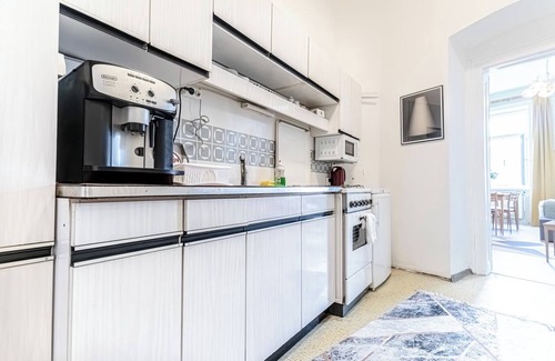 Brigittenau Apartment | Stylish 2BR Apt Garden Modern Comforts