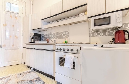 Brigittenau Apartment | Stylish 2BR Apt Garden Modern Comforts