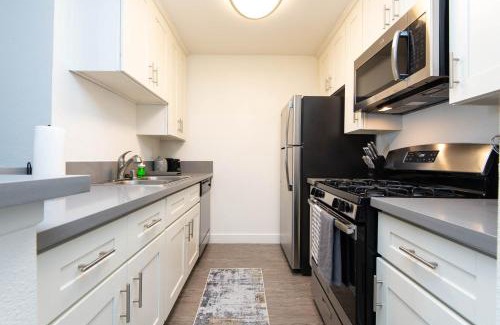 Hollywood Apartment | Stylish 2BR Apt with Rooftop Pool & Hollywood Views
