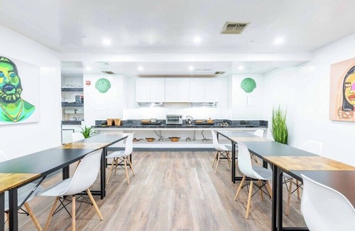 Midtown East Apartment | Stylish 2BR at the Mansfield