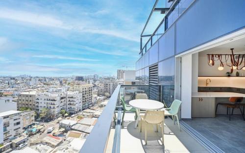 Tel Aviv Apartment | Stylish 3 Bedroom Apartment With Balcony By Vacay