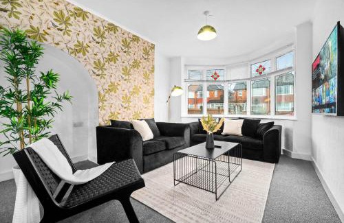 Great Barr House | Stylish 3 Bedroom House - Parking - Garden - Great Barr - Netflix - Top Rated -121J
