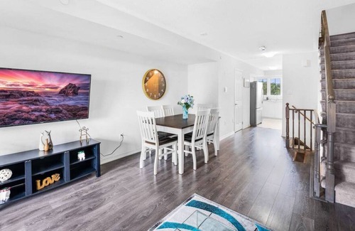 Durham Region House | Stylish 3 BR Townhouse in Oshawa