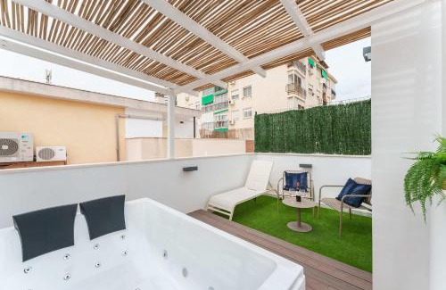 El Molinillo House | Stylish 3BD with Rooftop Jacuzzi - Las Artes