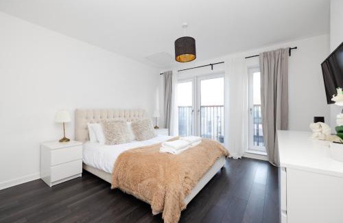 Glasgow House | Stylish 3BR Home with Garden & Free Parking - Near O2 Academy & City Centre