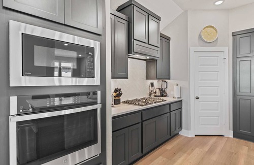 Clodine House | Stylish 3BR Home｜With Gourmet Kitchen｜30-Night Min｜Mainfloor Bedroom #42288