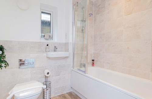 Bicester Villa | Stylish 4 Bedroom Home Perfect for Families