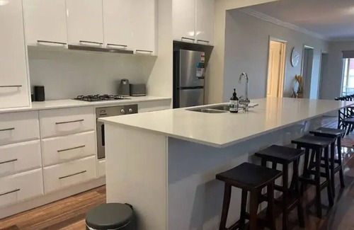 Turvey Park Apartment | Stylish 4 Bedroom Urban Retreat