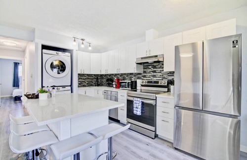 Calgary House | Stylish 4BR | Perfect for Groups