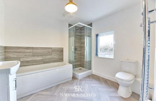 Blyth House | Stylish 5BR Contractor Stay - Work & Business - Parking