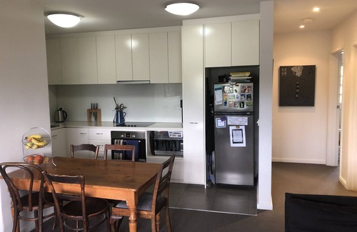 South Melbourne Apartment | Stylish Albert Park gem close to MSAC, city, cafes