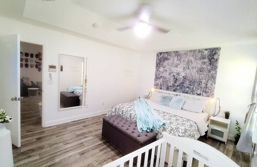 Westside House | stylish and cozy house, very close to I 295, NAS JAX BASE.