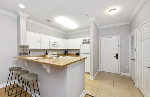 Four Corners Apartment | Stylish Apartment close to Disney, Universal and Championsgate.
