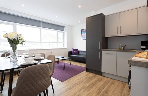 Cheetham Hill Apartment | Stylish Apartment in Central MCR by Pillo Rooms