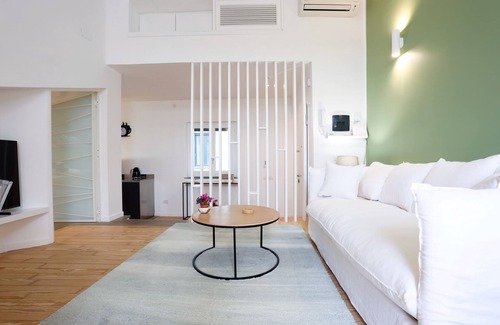 Salerno Apartment | Stylish Apartment in the Heart of Salerno – Gateway to the Amalfi Coast