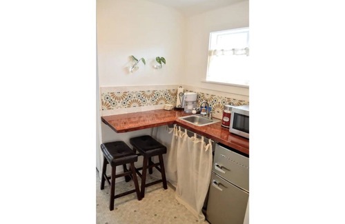 Arcata House | Stylish & Bright , King Bed, Downtown Oasis