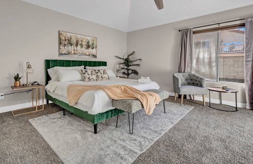 Ahwatukee Foothills House | Stylish & Chic 2BR + Loft w/Private Pool & Wood Burning Fireplace
