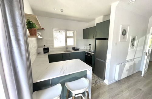 Galway Apartment | Stylish City Retreat - sleeps 6