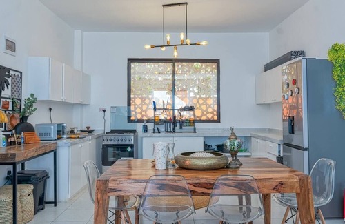 Kilifi House | Stylish coastal retreat offers the perfect blend of tranquility and charm.
