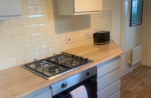 Portswood House | Stylish Comfotabe Riverside Cottage