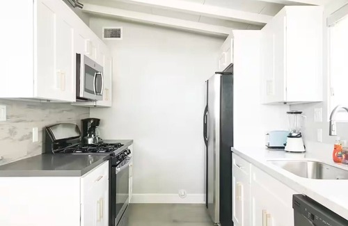Southwest Anaheim House | Stylish Comfy 4-Bedroom House in Anaheim - Close to Disney!