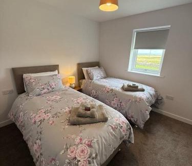 Saint Ola Villa | Stylish Cosy Stunning View Villa in Kirkwall, Free Parking and WiFi