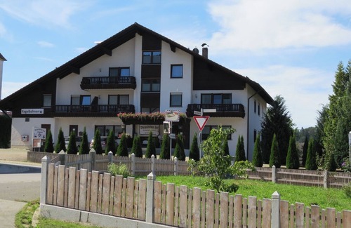 Grattersdorf Apartment | Stylish double room (24m2) with balcony