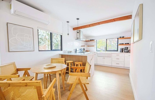 Silver Lake House | Stylish Duplex Villa w Rooftop Garden