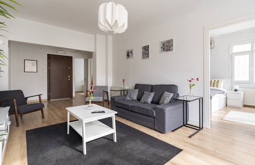 Goztepe Apartment | Stylish Flat 2 min to Bagdat Street in Kadikoy