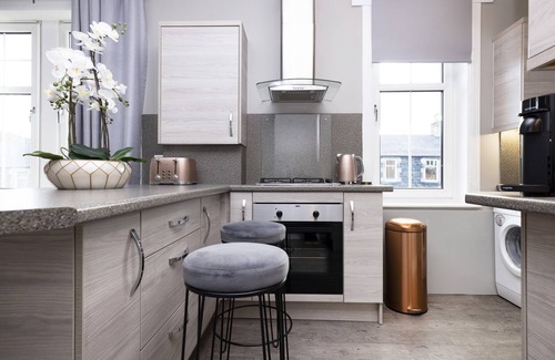 Peebles Apartment | Stylish George Street Apartment