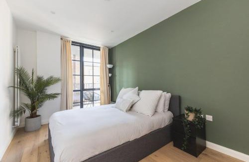 Hackney Wick Apartment | Stylish Hackney Wick Apartment with Terrace