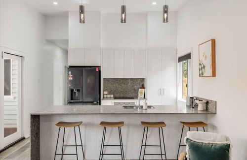 North Toowoomba House | Stylish Inner-City Stay!