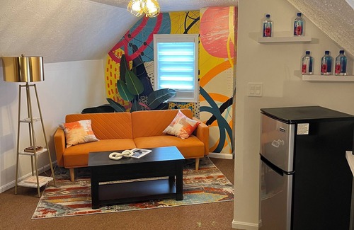 West Akron Apartment | Stylish loft. Perfect for both travelers & event planners, alike!