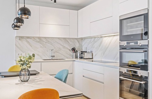 Gasperich Apartment | Stylish Luxurious Apt w Pool & Gym ID214