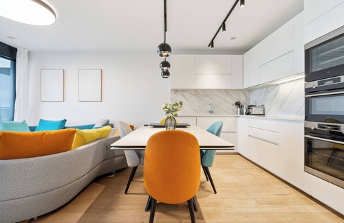 Gasperich Apartment | Stylish Luxurious Apt w Pool & Gym ID214
