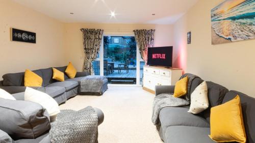 Westbrook House | Stylish Margate Coastal Home & Parking By Adliv