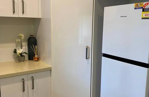 Kewdale Apartment | Stylish Modern Airport City WIFI Park Netflix Wine
