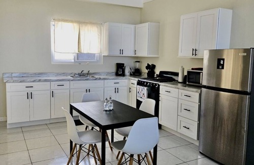 St. George's Apartment | Stylish modern apt beach view