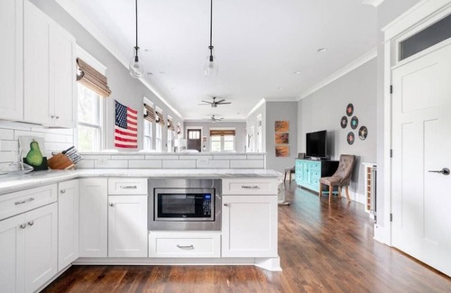 Eastwood House | Stylish Nashville Retreat for 10 Dogs