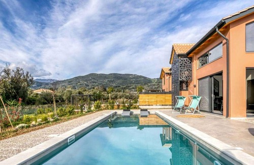 Lygia Villa | Stylish new villa close to shops, tavernas, beach