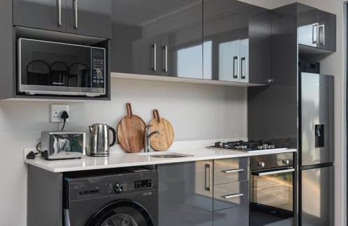 Umhlali Apartment | Stylish Ocean Club Apartment F25